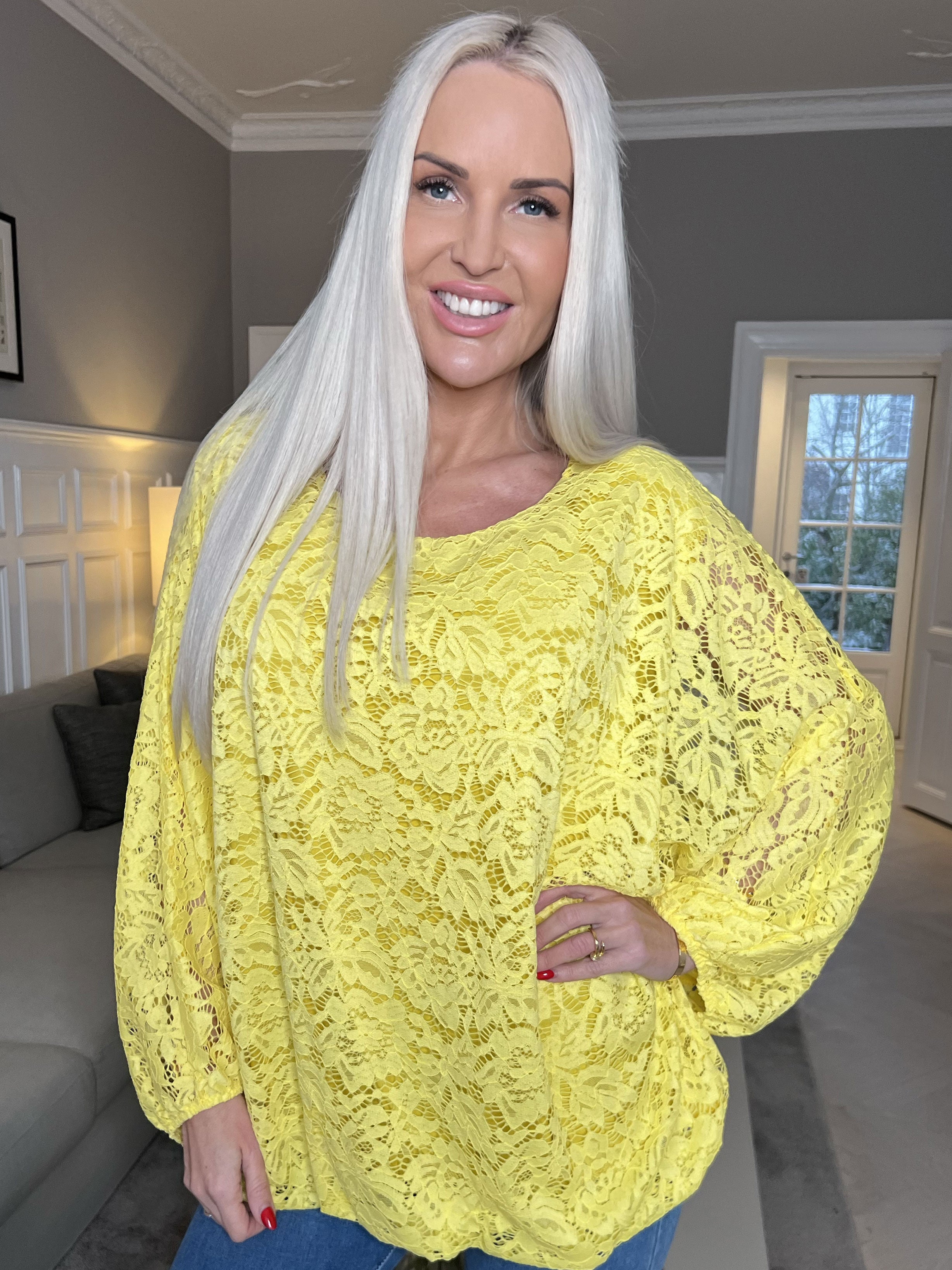 Destiny Lace - Spetsblus med fladdermusärmar